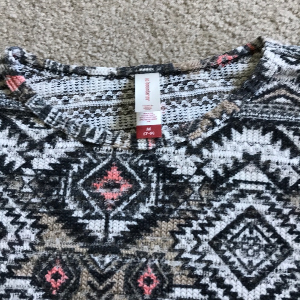 Aztec print top. - Picture 2 of 2